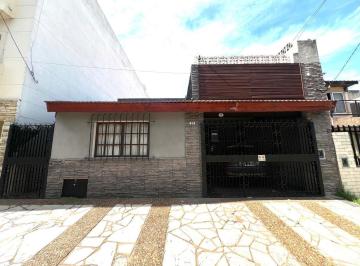 Casa · 145m² · 5 Ambientes · 1 Cochera · Casa 5 Ambientes en Ramos Mejía – Lote Propio