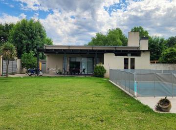 Casa · 70m² · 2 Ambientes · 2 Cocheras · Casa con Pileta en Sicardi – Lote 850 m² en Esquina | Barrio Consolidado
