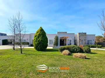 Casa · 225m² · 5 Ambientes · 12 Cocheras · Casa a La Venta en Comarcas de Luján, Santa Irene
