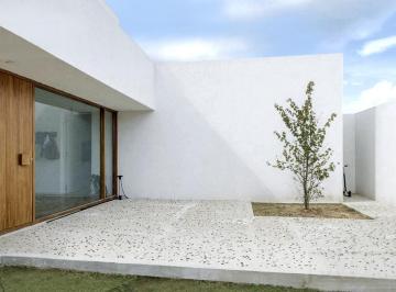Casa · 234m² · 6 Ambientes · 4 Cocheras · Impecable Casa a La Laguna - San Benito