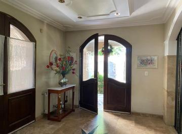 Casa de 6 ambientes, Las Heras · Casa de 400 m² con 3 Dorm. en Venta en Las Heras