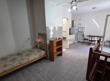 Casa · 40m² · 2 Ambientes · 1 Cochera · Casa 2 Amb con Patio, Jardin y Parrilla. Ubicado en Azul 298, Monte Grande
