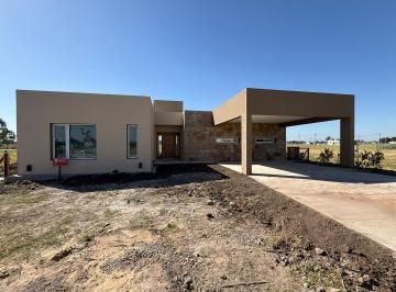 Casa · 195m² · 4 Ambientes · 6 Cocheras · Venta Casa con Pileta - Fincas de San Vicente Joven