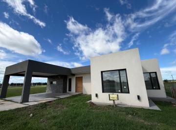 Casa · 175m² · 4 Ambientes · 6 Cocheras · Venta Casa Pileta - Fincas de San Vicente Joven Permuta