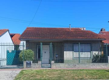 Casa de 3 ambientes, Mar del Plata · Venta Chalet de 3 Ambientes con Parque y Garage - Zona Puerto