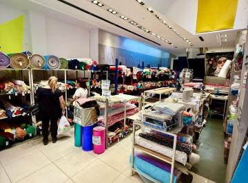 Local comercial en Alquiler de 5 ambientes Centro · Local Comercial en Peatonal - 228 m - Alquiler
