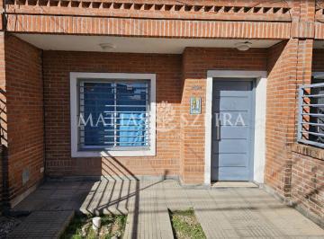 Casa · 62m² · 3 Ambientes · 1 Cochera · Duplex en Venta Apto Credito 3 Ambientes Ituzaingo