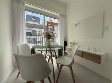Departamento · 21m² · 1 Ambiente · Venta - Ambiente - a La Calle con Balcon - Reciclado y Amoblado - Centro