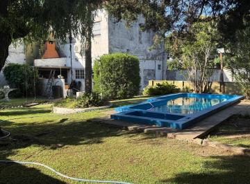 Casa · 360m² · 7 Ambientes · 3 Cocheras · Vivienda Multifamiliar con Dos Casas y un Galpón en un Amplio Terreno en Billinghurst
