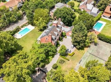 Casa · 787m² · 7 Ambientes · 8 Cocheras · Casa de 3560 m² de Lote y 787 m² Cubiertos en La Mejor Zona de La Horqueta