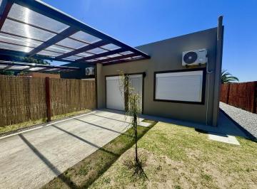 Casa · 54m² · 3 Ambientes · 1 Cochera · Colonia - Venta de Casa de 2 Dorm. con Piscina