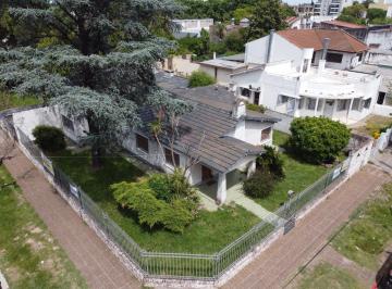 Casa · 150m² · 5 Ambientes · 3 Cocheras · Venta Casa Esquina Comercial Moreno Centro Lado Sur