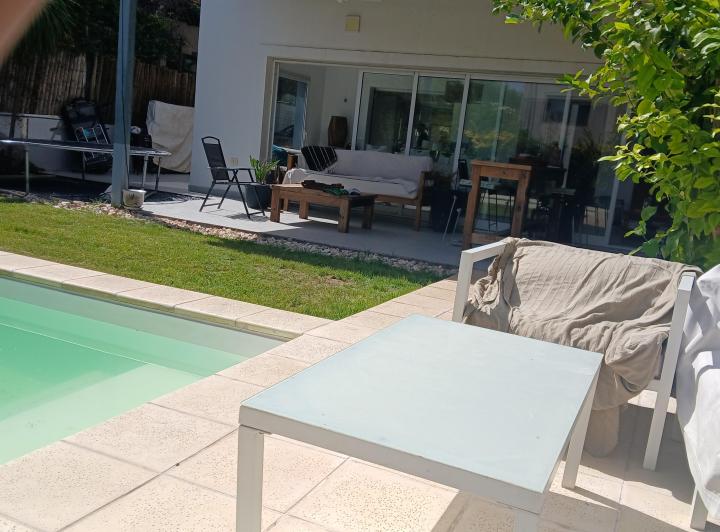 Casa · 230m² · 3 Ambientes · 2 Cocheras