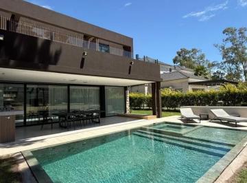 Casa · 370m² · 4 Ambientes · 6 Cocheras · Casa en Alquiler Saint Thomas Oeste, Canning, Esteban Echeverria
