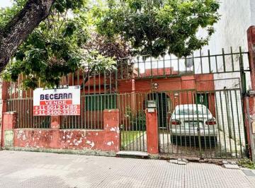 Casa 437m² Venta · Casa Reciclar de 4 Ambientes Monte Castro. Excelente Oportunidad de Inversión. Terreno. Lote Propio