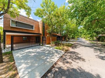 Casa · 130m² · 4 Ambientes · 2 Cocheras · Casa en Venta de 3 Dorm. en Aldea Fisherton