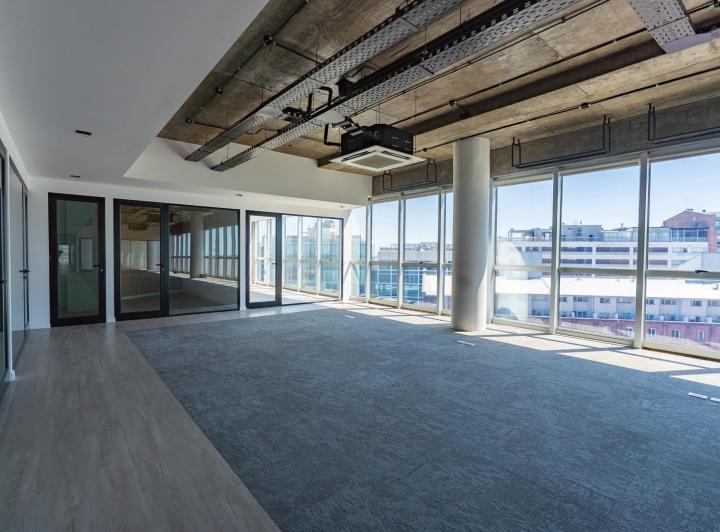 Oficina comercial · 800m² · 8 Ambientes · 8 Cocheras