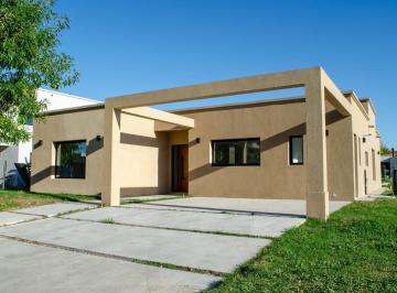 Casa · 147m² · 5 Ambientes · 2 Cocheras · Casa en Venta en San Sebastian
