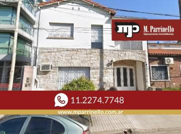 Casa · 214m² · 4 Ambientes · 2 Cocheras · Casa 3 Dorm., Escritorio, Dependencia, Garage, Patio, Pileta, Parrilla - en Venta