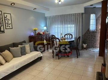 Departamento · 99m² · 4 Ambientes · 1 Cochera · Venta de Duplex 4 Ambientes en San Justo Muy Buen Estado con Patio, Parrilla y Cochera Descubierta.