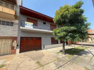 Casa · 240m² · 5 Ambientes · 3 Cocheras · Casa de 5 Ambientes en Dos Plantas en Venta | San Justo