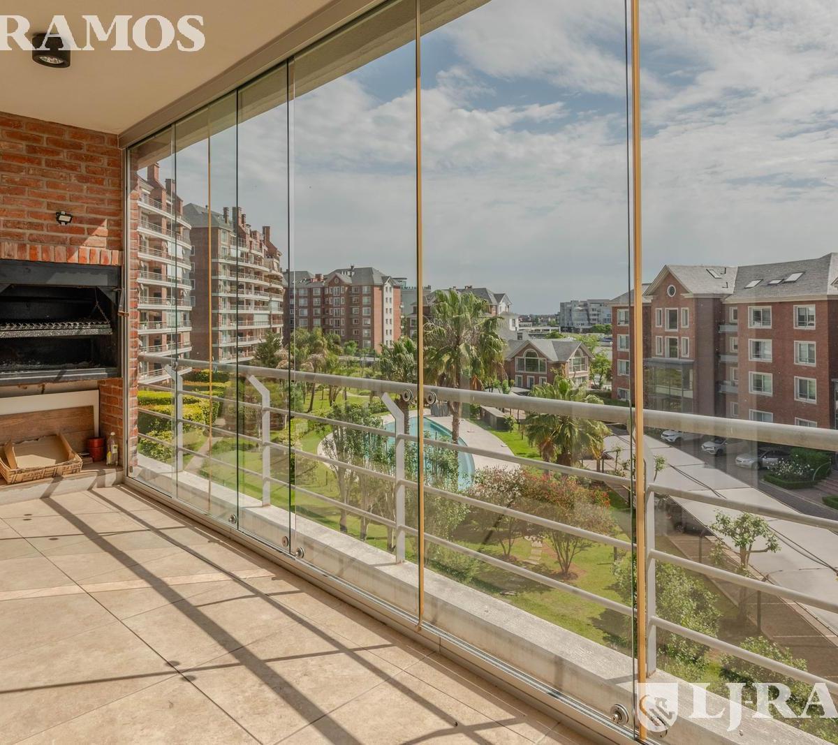Av de los Puertos Edificio Miradores de la Bahía Nogal 2