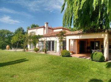 Campo · 96815m² · 4 Dormitorios · Viñedo en Producción con Hermosa Casa Patronal Estilo Frances Sobre Calle Cochabamba
