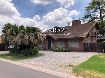 Casa · 255m² · 8 Ambientes · 4 Cocheras · Casa Venta 4 Dorm. Barrio Mapuche Cc Lote de 900 m² Pilar, Zona Norte