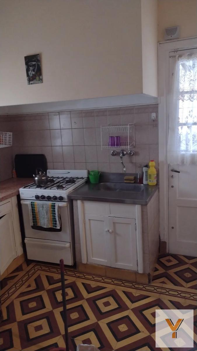 Casa 2 dorm, 60m² con patio y parrilla — Lanzilota y Magallnes