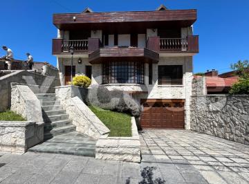 Casa · 300m² · 7 Ambientes · Casa en Venta - 6 Dorm. 6 Baños - Mar del Plata