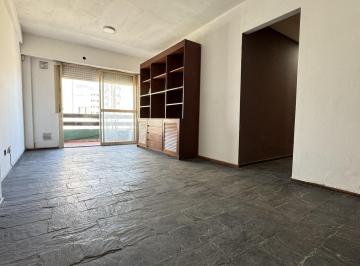 Departamento · 69m² · 5 Ambientes · Departamento en Venta de 3 Dorm. Al Frente con Balcon en Centro