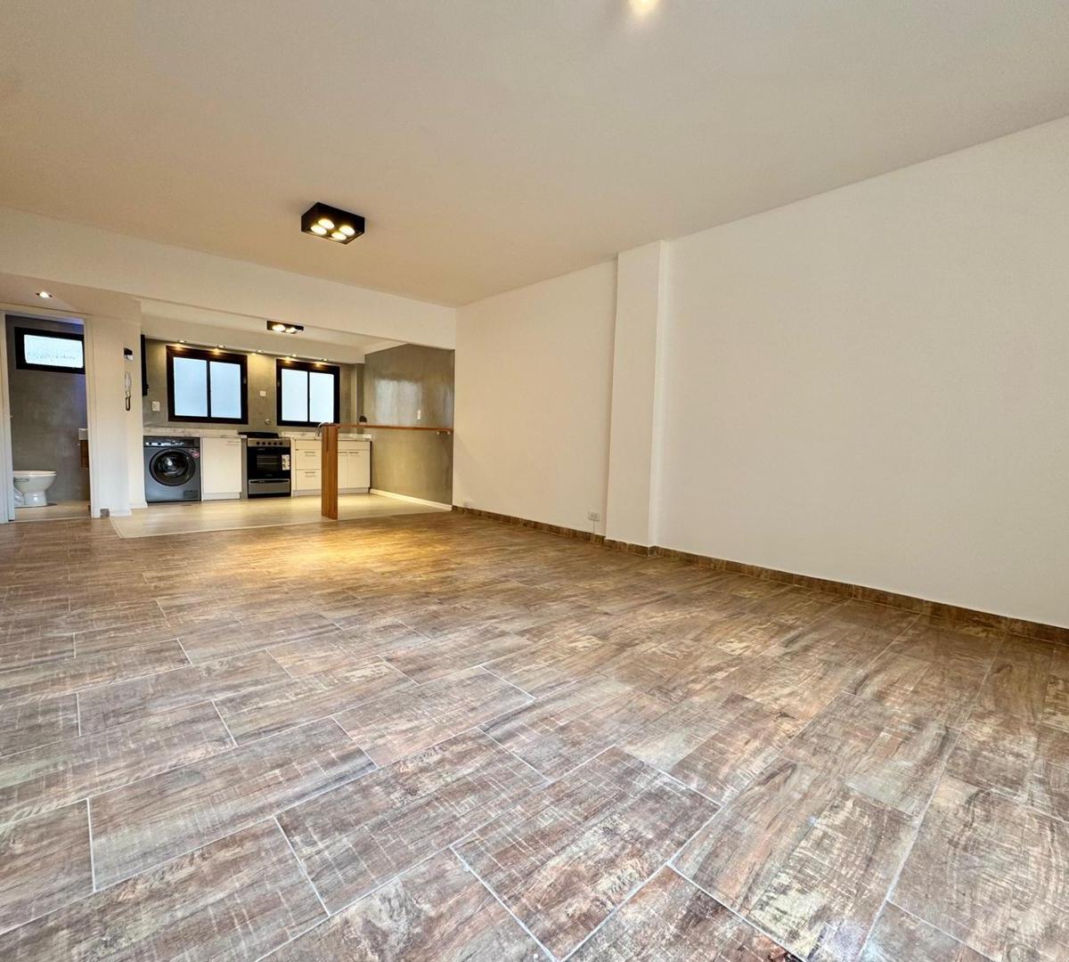 Excelente departamento de 3 ambientes, ubicado en lateral abierto