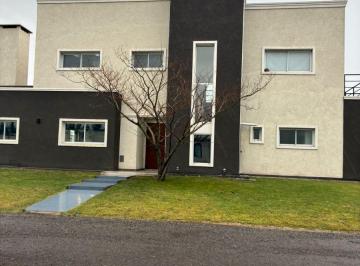 Casa de 5 ambientes, San Vicente · Casa Venta en Barrio Cruz del Sur