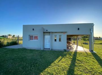 Casa · 80m² · 3 Ambientes · 1 Cochera · Casa en Venta - 2 Dorm. 1 Baño - Chacabuco