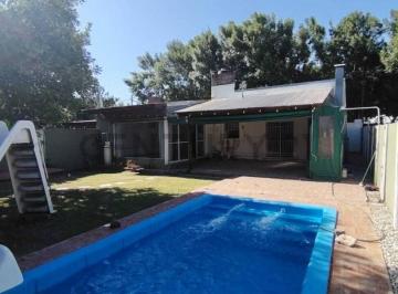 Casa · 198m² · 6 Ambientes · 2 Cocheras · Casa en Venta en Ibarlucea con Pileta