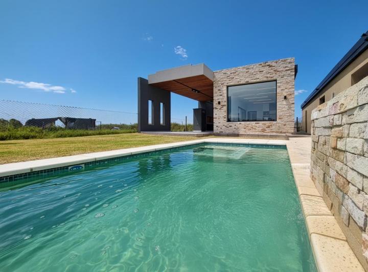 Casa · 125m² · 4 Ambientes · 2 Cocheras