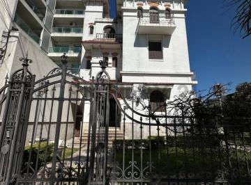 Casa · 766m² · 10 Ambientes · 2 Cocheras · Se Vende Casa en Rafaela Sobre Av