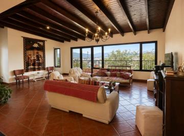 Casa · 368m² · 10 Ambientes · 3 Cocheras · Casa en Venta en Grand Bourg