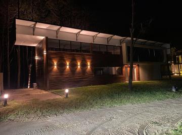 Casa · 450m² · 4 Ambientes · 2 Cocheras · Casa en Venta en Villarobles Pinamar