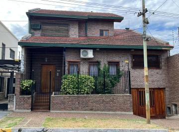 PH · 174m² · 4 Ambientes · 1 Cochera · Casa PH 2 Plantas 4 Ambientes C/garage Conesa 490 Quilmes