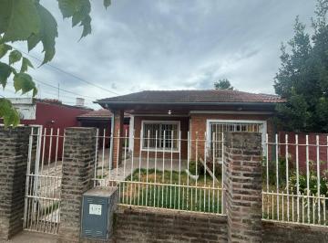 Casa · 120m² · 4 Ambientes · 3 Cocheras · Casa en Grand Bourg