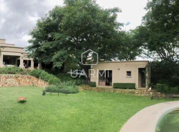 Casa · 375m² · 10 Ambientes · Casa en Venta en El Tipal