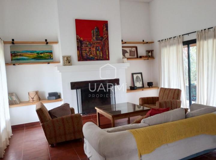 Casa · 280m² · 5 Ambientes · 2 Cocheras