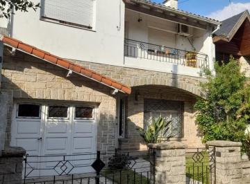 Casa · 200m² · 4 Ambientes · 1 Cochera · Casa - Florida Mitre/este