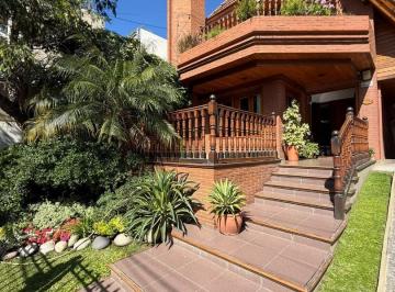 Casa · 531m² · 5 Ambientes · 4 Cocheras · Adrogue Venta Chalet 6 Ambientes a m Estacion