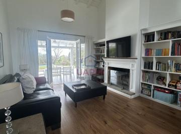 Casa · 336m² · 4 Dormitorios · 2 Cocheras · Exclusiva Casa en Venta en San Lorenzo