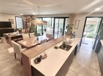 Casa · 165m² · 6 Ambientes · 2 Cocheras · Casa en Venta en Casas del Bosque I San Lorenzo Chico
