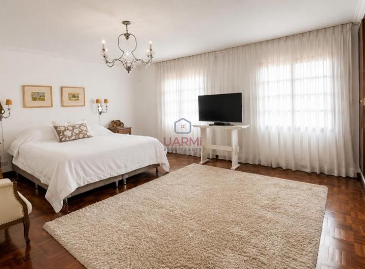 Casa · 250m² · 4 Dormitorios