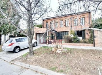 Casa · 360m² · 9 Ambientes · 1 Cochera · Casa en Venta en Tres Cerritos - Los Peteribires