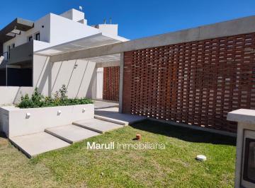 Casa · 92m² · 4 Ambientes · 2 Cocheras · Casa en Venta Dos Dorm. en Solares de Manantiales